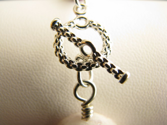 Spiral toggle clasp close-up