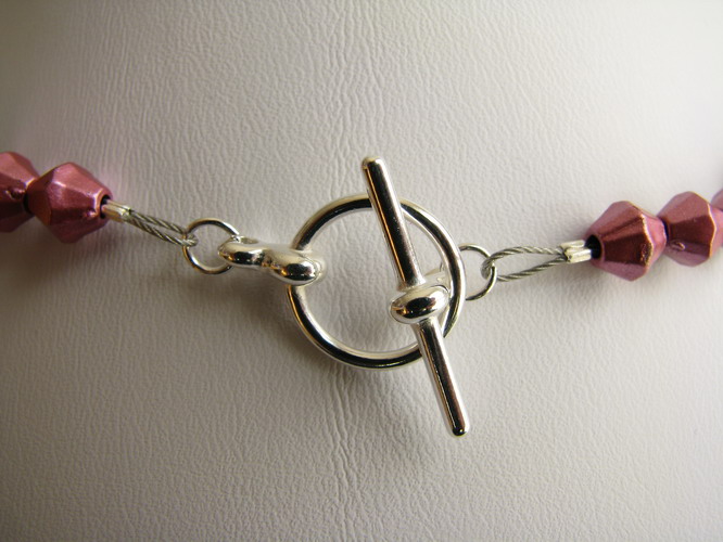 Toggle clasp close-up