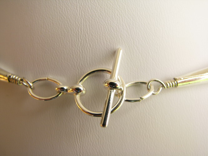Toggle clasp close-up
